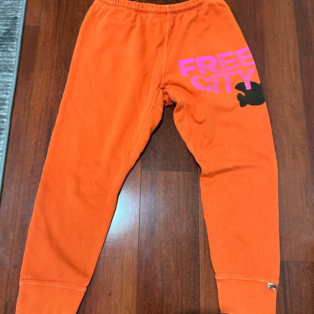 FREECITY 3/4 sweats - Excellent condtion!! Size M